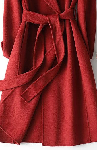 Manteau portefeuille ceinturé pour femme avec revers crantés 3