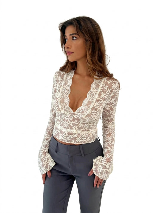Femme Top en dentelle à col en V et manches évasées | imported-image-1