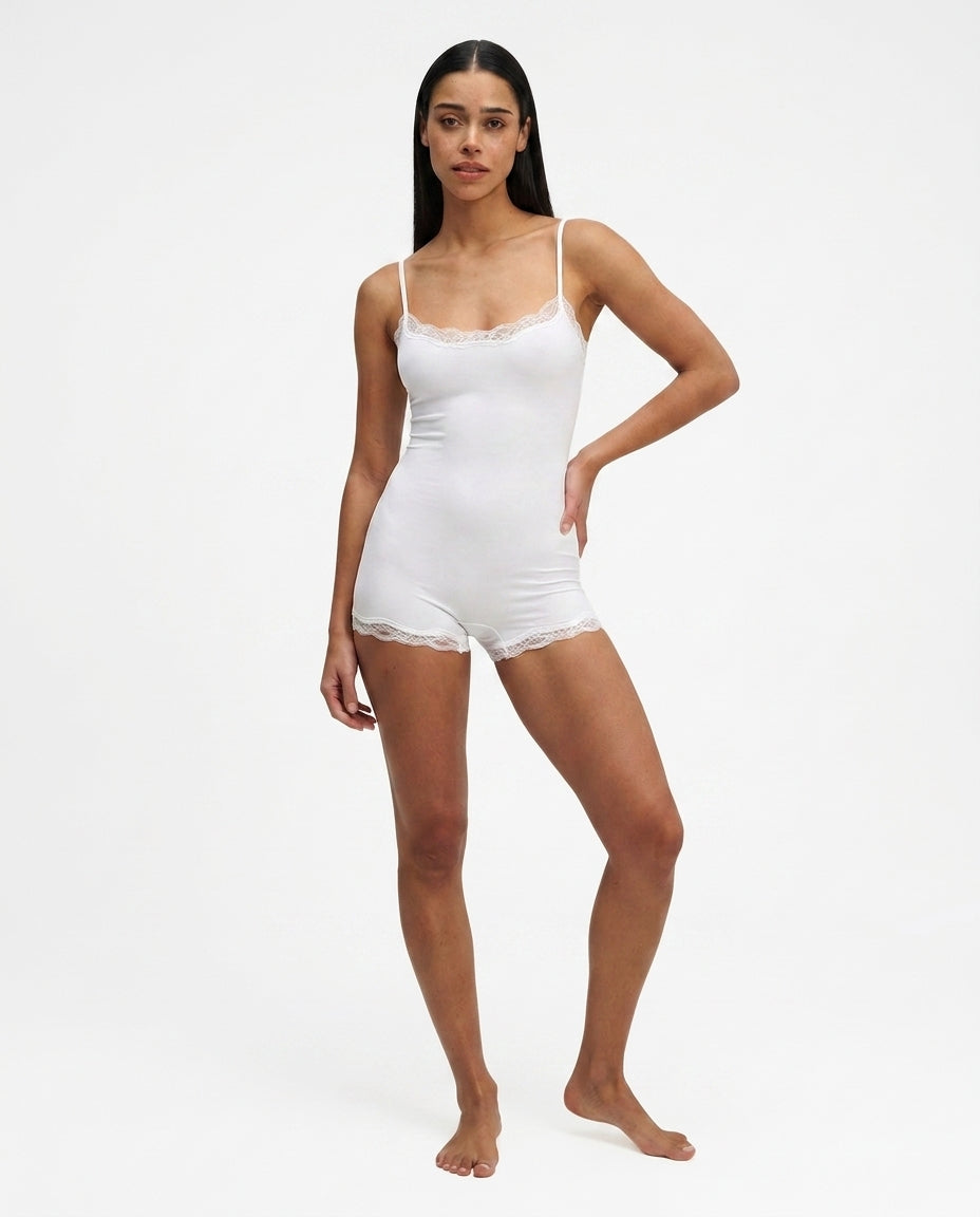Femme Combishort sans manches à bretelles réglables et bordure en dentelle | imported-image-12