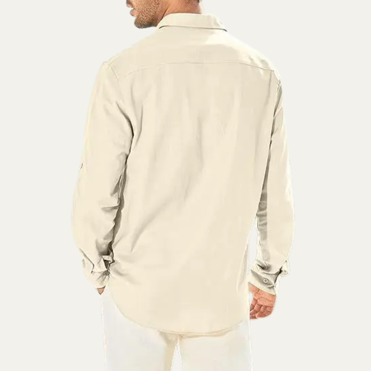 Homme chemise à boutons avec deux poches poitrine à rabat