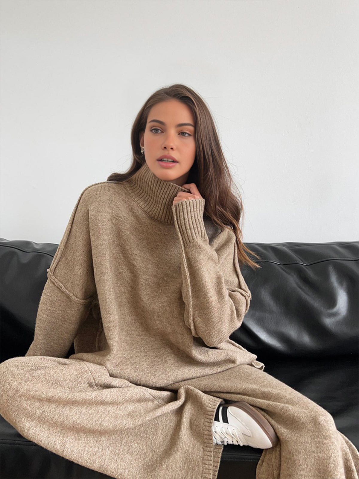 Ensemble en maille pour femme avec pull à col roulé et pantalon large