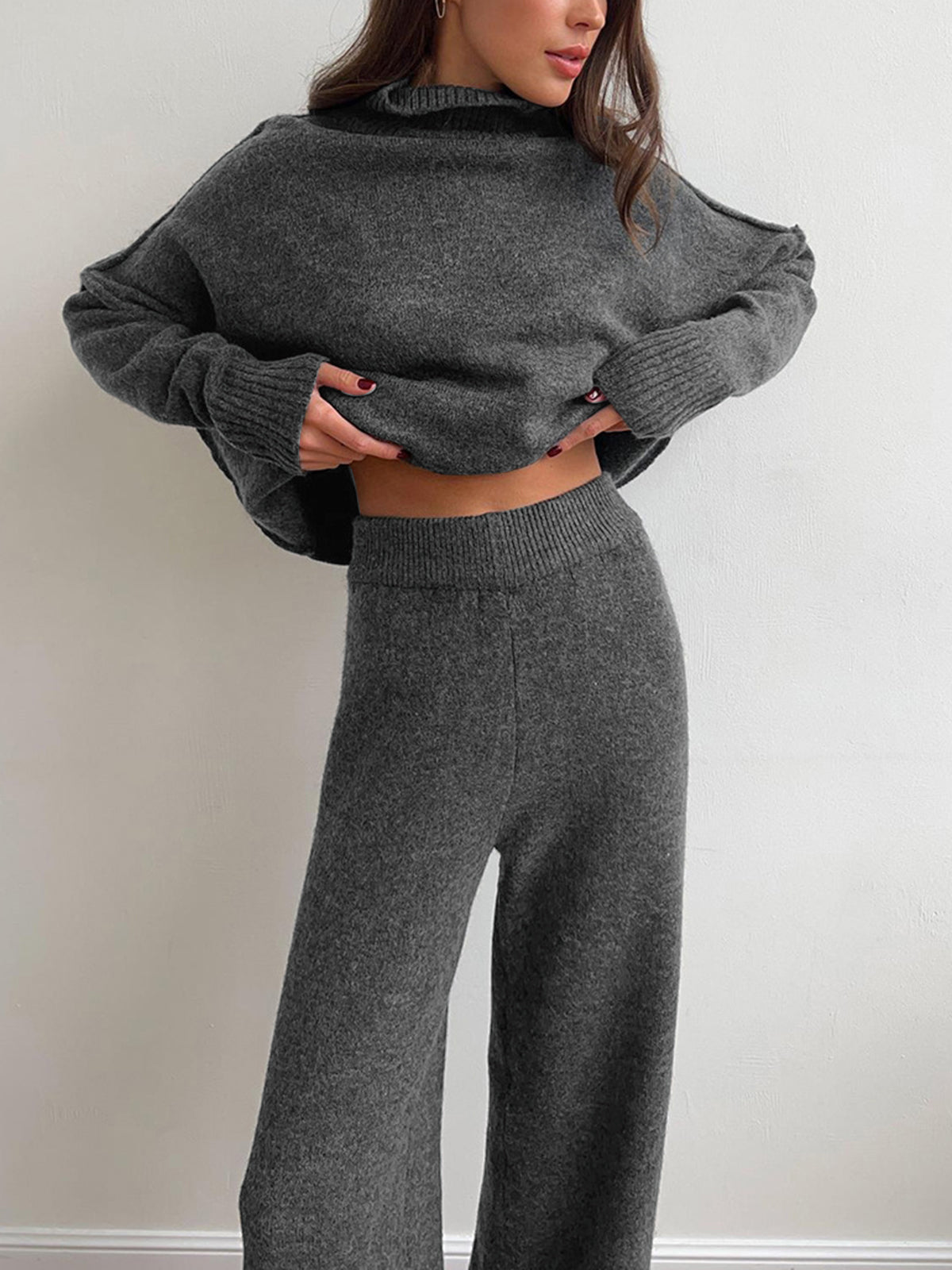 Ensemble en maille pour femme avec pull à col roulé et pantalon large