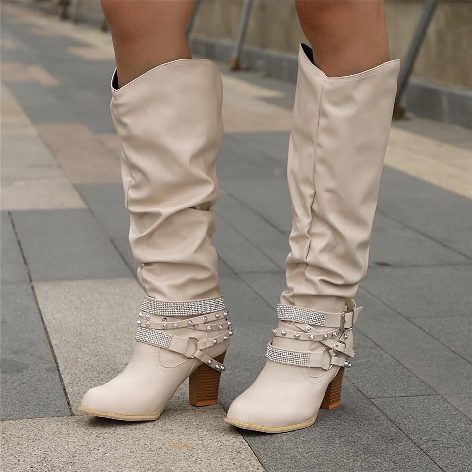 Bottes hautes slouchy pour femme avec brides à clous 2