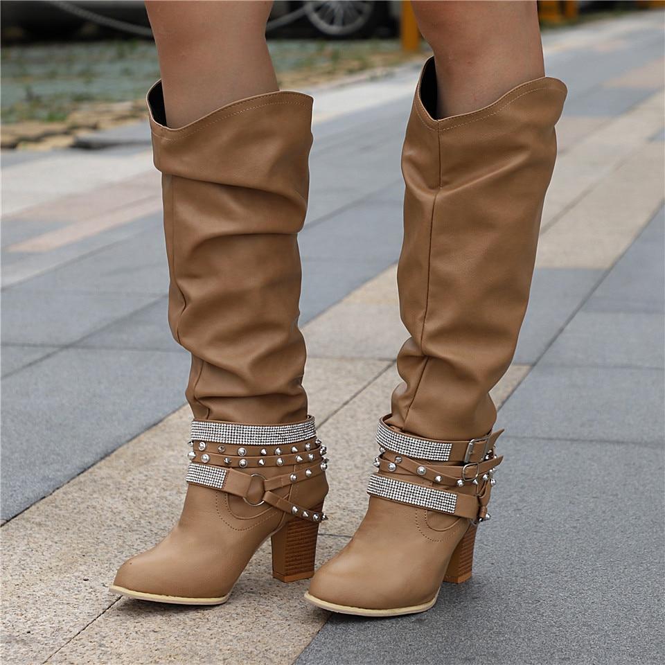 Bottes hautes slouchy pour femme avec brides à clous 3