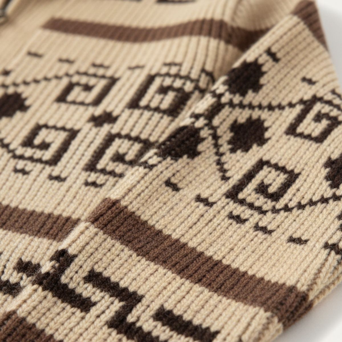 Cardigan zippé en maille à motif géométrique pour homme avec col châle 10