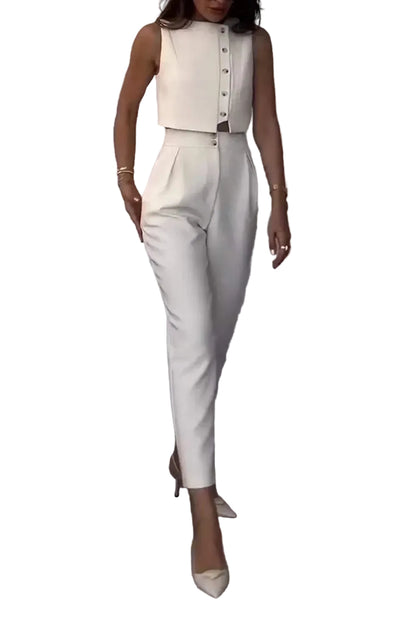 Ensemble femme deux pièces avec haut sans manches à boutons et pantalon droit