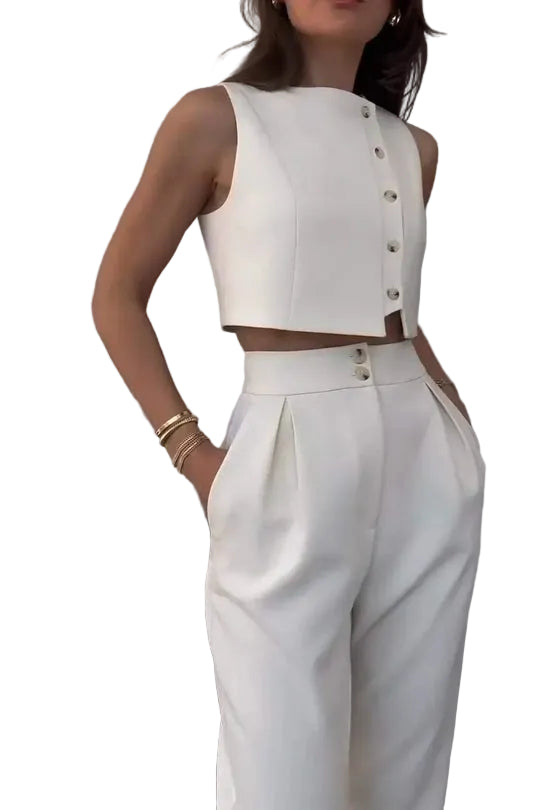 Ensemble femme deux pièces avec haut sans manches à boutons et pantalon droit