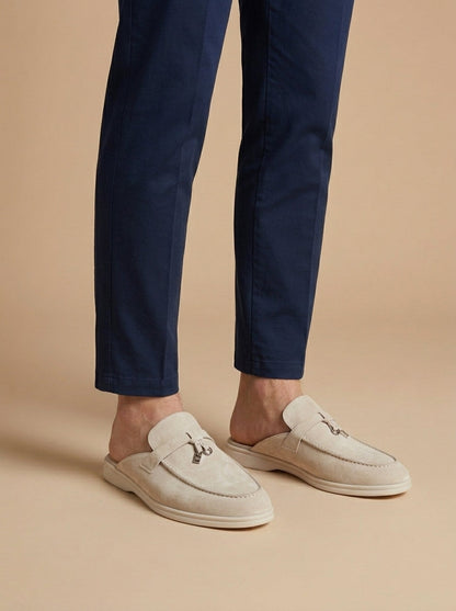 Hommes Mules Mocassins en Daim à Talon Ouvert avec Détail Métallique et Semelle en Caoutchouc Gris Clair