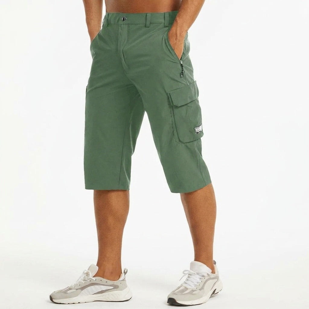 Hommes Short cargo longueur genou avec poches latérales et passants de ceinture Vert