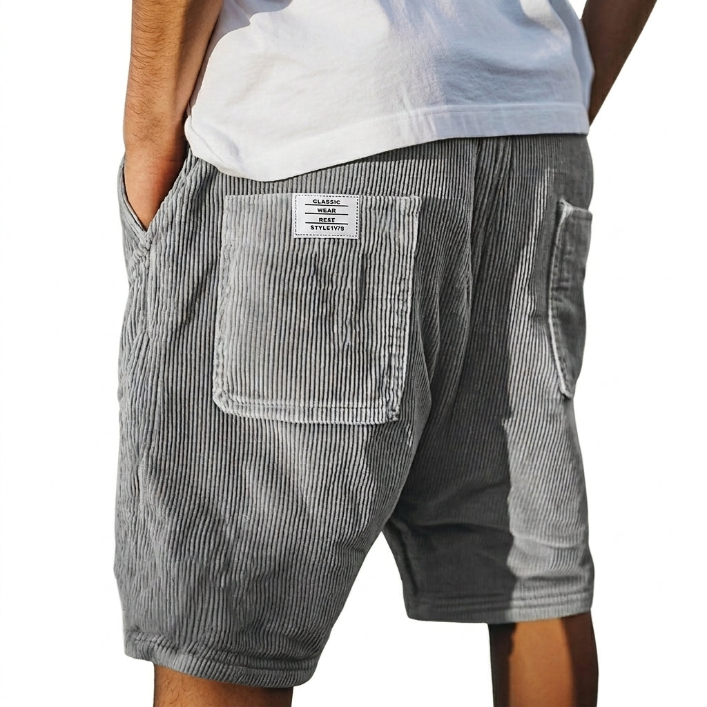 Hommes Shorts à texture de lignes verticales en relief avec poches arrière et étiquette Gris