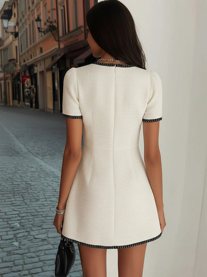Robe Mini Femme à Manches Courtes avec Boutonnage et Finitions Contrastées