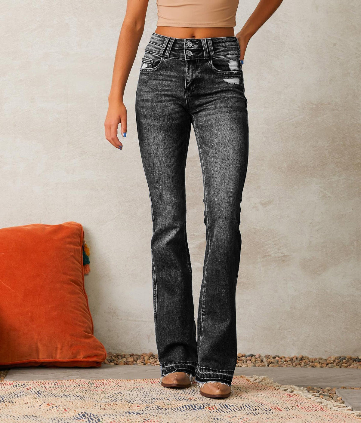 Jean bootcut taille haute pour femme avec ourlet effiloché 3