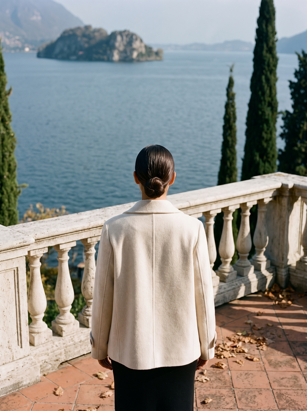 Manteau court pour femme avec revers et boutons 3