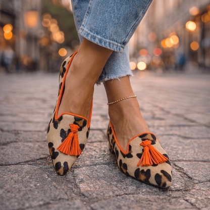 Mocassins à bout pointu en suédine pour femme avec pompons 2