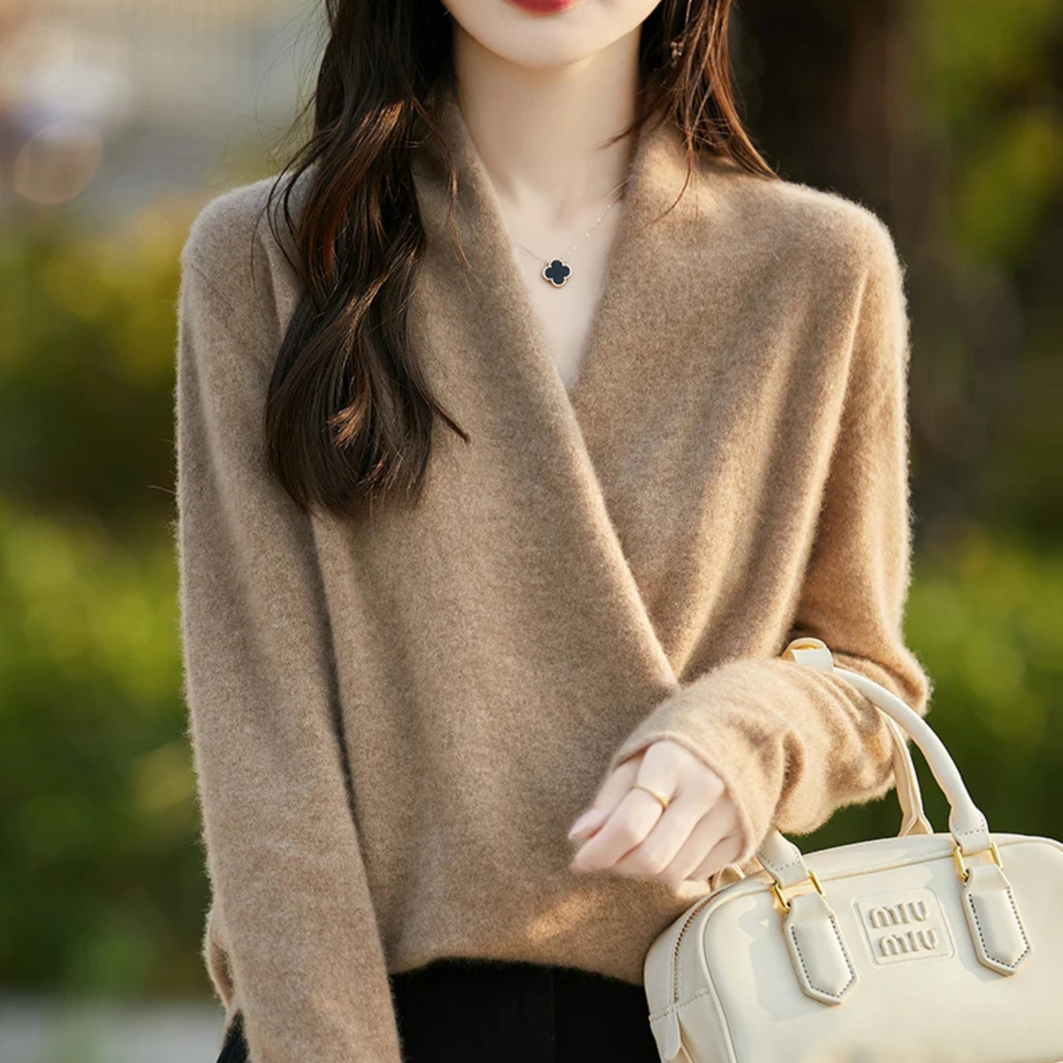 Pull en maille à devant croisé pour femme 7