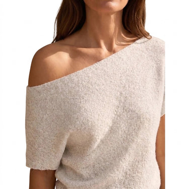 Pull en maille à encolure asymétrique pour femme 2