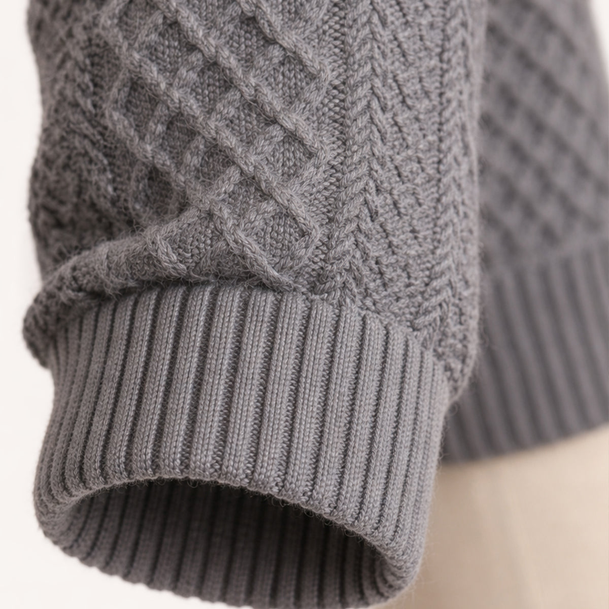 Pull en maille torsadée à quart de boutons pour homme 4