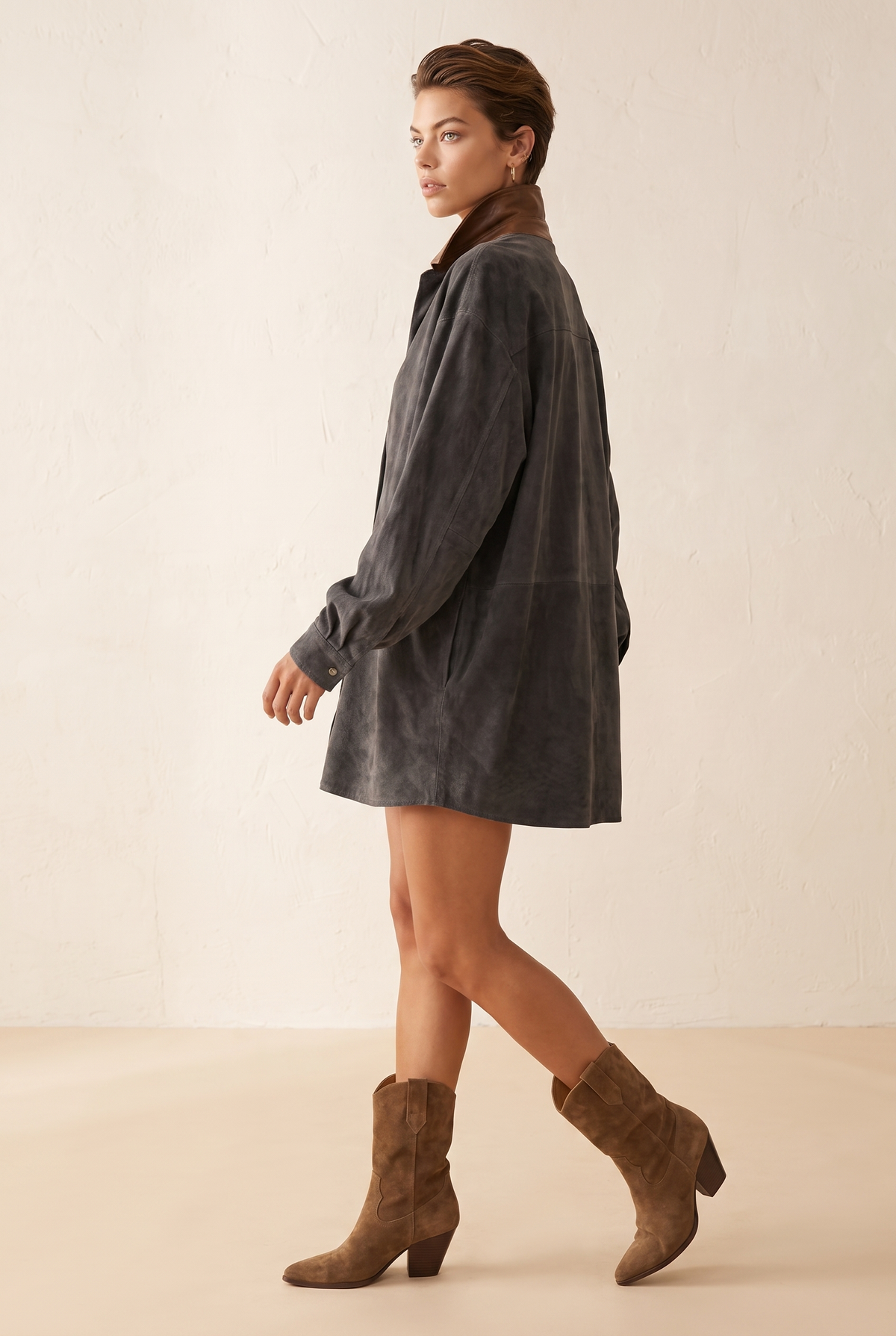 Robe chemise courte en suédine pour femme avec col contrastant 3