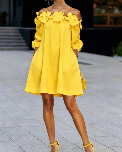 Robe courte femme à épaules dénudées avec applications florales 3D 3
