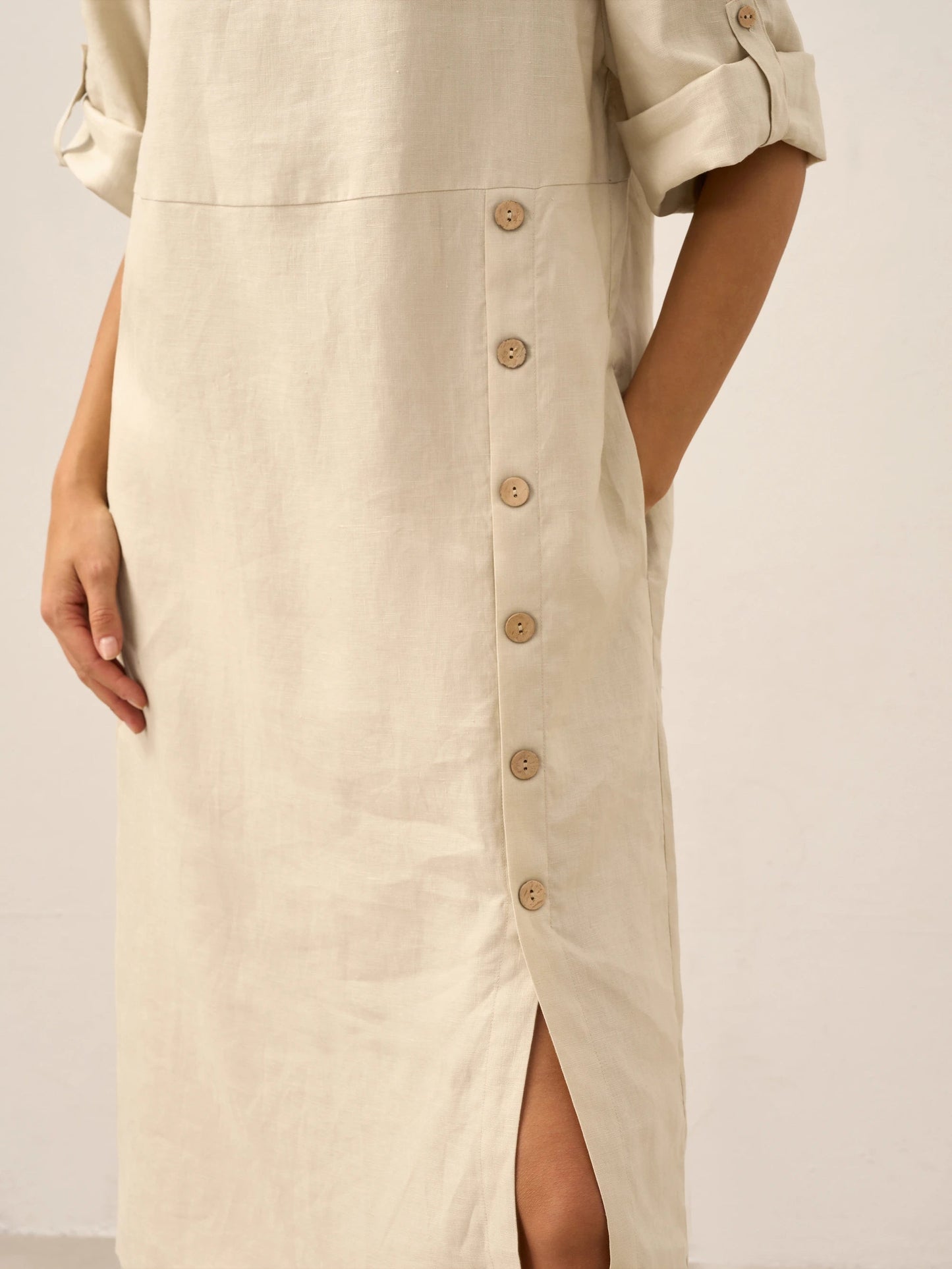 Robe midi à col rond pour femme avec boutons latéraux 25