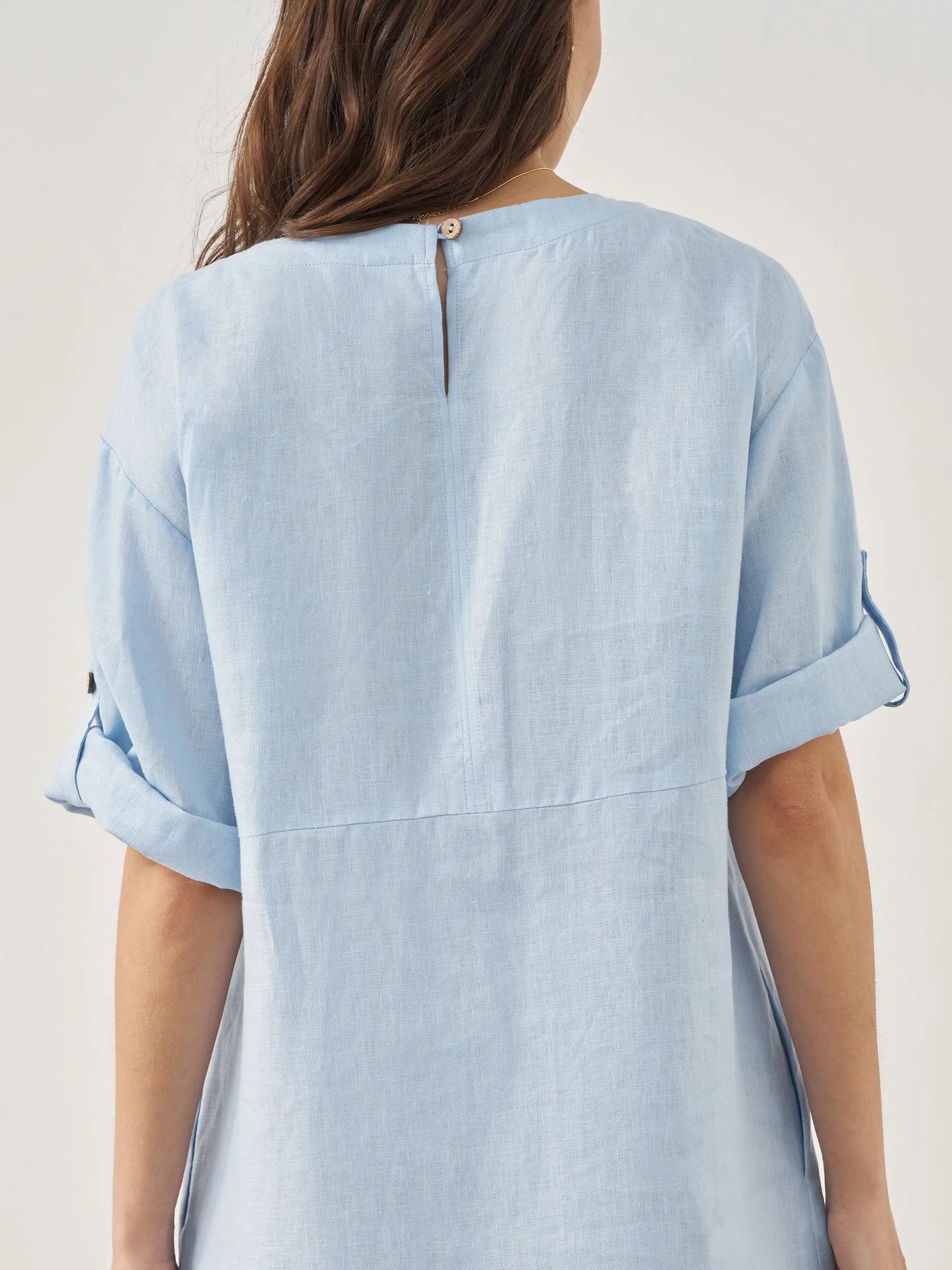 Robe midi à col rond pour femme avec boutons latéraux 6