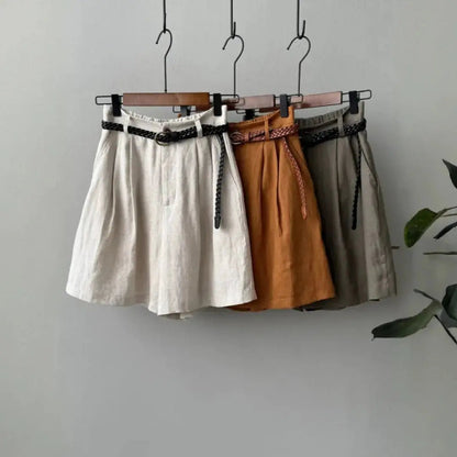 Short femme taille haute avec plis, passants de ceinture et poches latérales