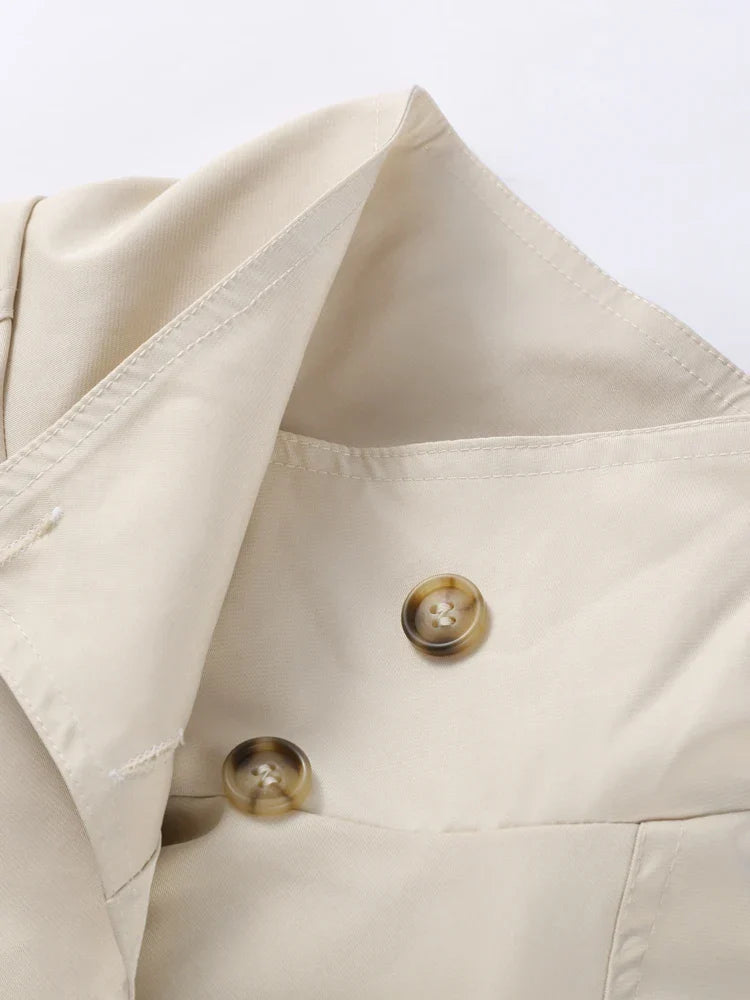 Trench-coat court pour femme avec ceinture et boutons 15