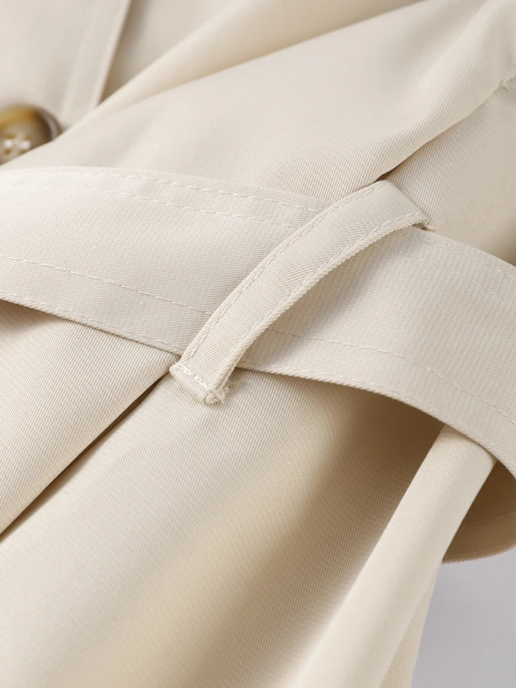Trench-coat court pour femme avec ceinture et boutons 16
