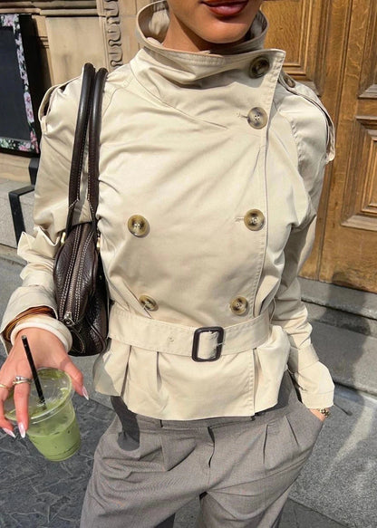 Trench-coat court pour femme avec ceinture et boutons 7