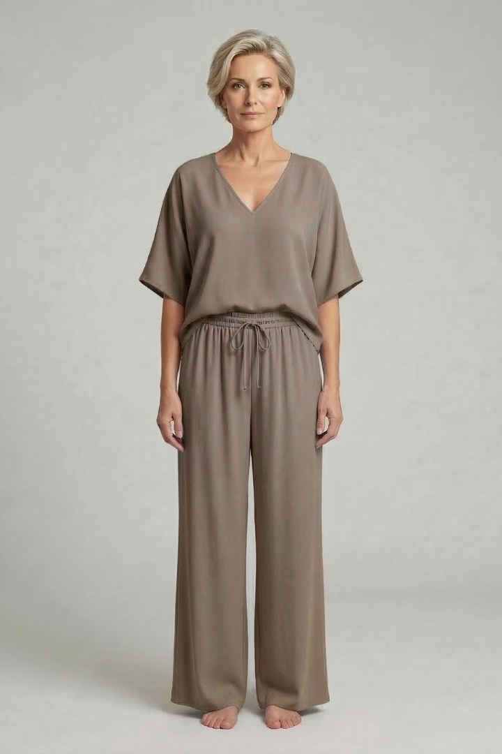 Ensemble deux pièces femme avec haut à col en V et pantalon large