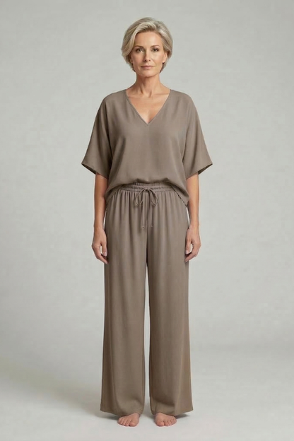 Ensemble deux pièces femme avec haut à col en V et pantalon large