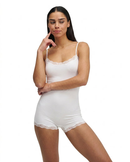 Femme Combishort sans manches à bretelles réglables et bordure en dentelle | imported-image-11