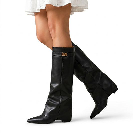 Bottes hautes à bout pointu pour femme avec détails métalliques 1