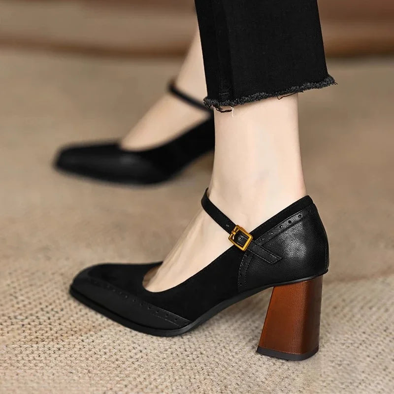Bottines Fermées pour Femme avec Découpes Latérales, Trois Brides à Boucles et Talon Bloc-Men Shoes-Gigié
