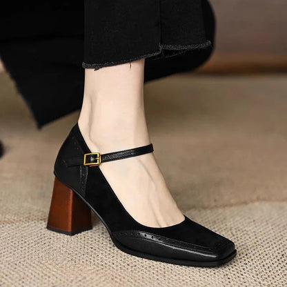 Bottines Fermées pour Femme avec Découpes Latérales, Trois Brides à Boucles et Talon Bloc-Men Shoes-Gigié