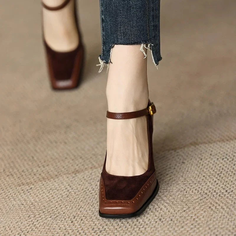 Bottines Fermées pour Femme avec Découpes Latérales, Trois Brides à Boucles et Talon Bloc-Men Shoes-Gigié