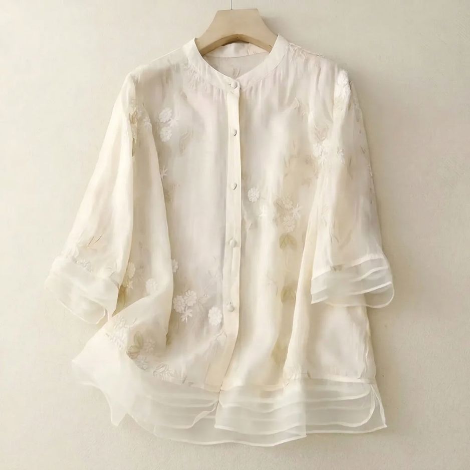 Chemisier pour femme avec patte de boutonnage, encolure arrondie et structure florale-Blouse for women-Gigié