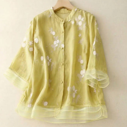 Chemisier pour femme avec patte de boutonnage, encolure arrondie et structure florale-Blouse for women-Gigié