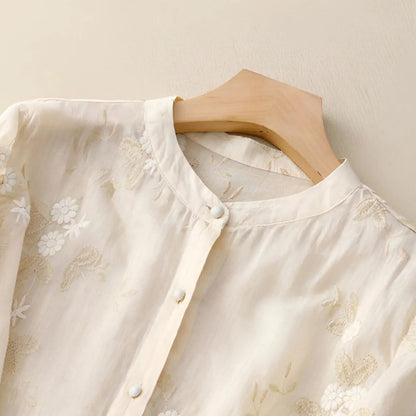 Chemisier pour femme avec patte de boutonnage, encolure arrondie et structure florale-Blouse for women-Gigié