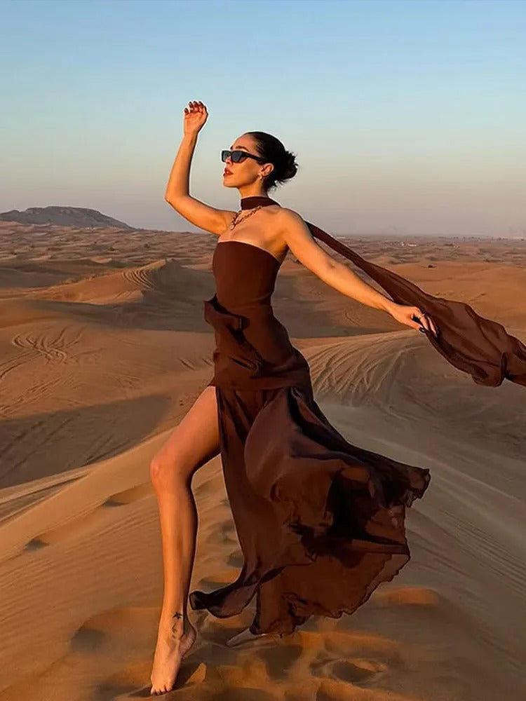 Robe longue femme sans bretelles avec panneau foulard au cou et jupe fendue