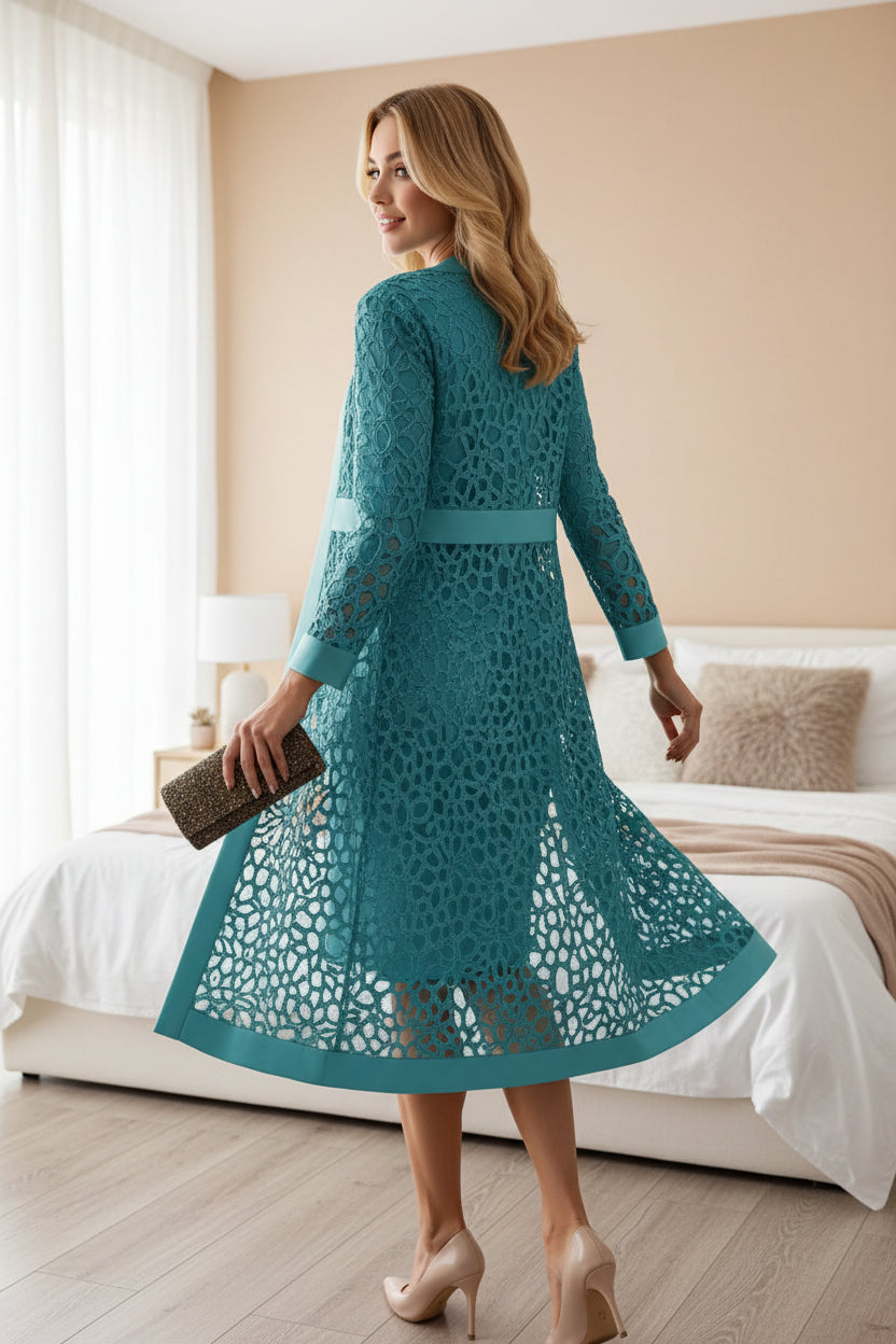 Femme ensemble robe deux pièces avec cardigan en dentelle