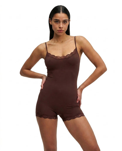 Femme Combishort sans manches à bretelles réglables et bordure en dentelle | imported-image-8