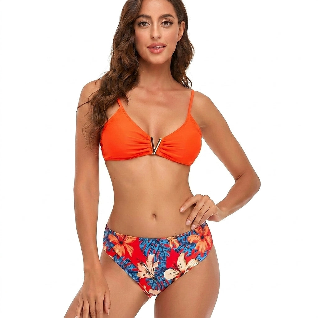 Femme Ensemble Bikini Trois Pièces avec Paréo Floral et Détail Métallique 1