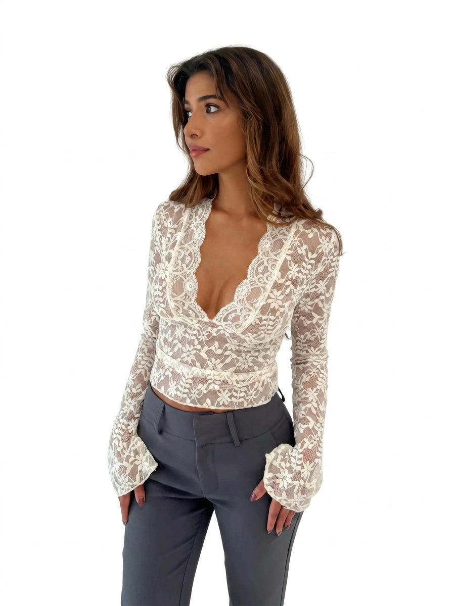 Femme Top en dentelle à col en V et manches évasées | imported-image-1