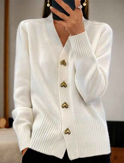 Gilet en maille à col en V pour femme avec boutons en forme de cœur 3