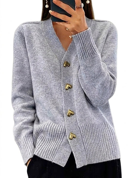 Gilet en maille à col en V pour femme avec boutons en forme de cœur 1
