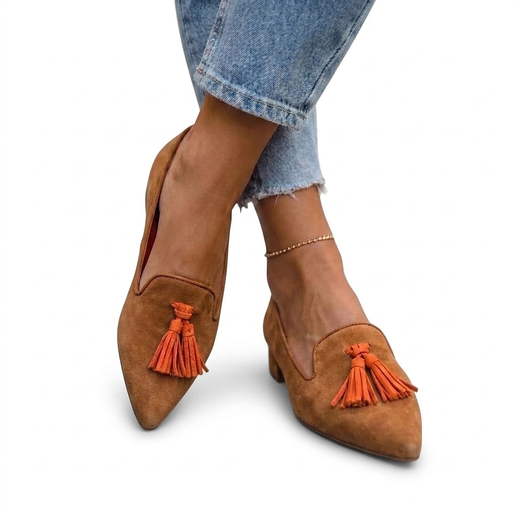 Mocassins à bout pointu en suédine pour femme avec pompons 1