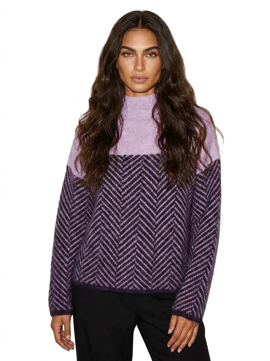 Pull en maille à motif chevron et col montant pour femme 1