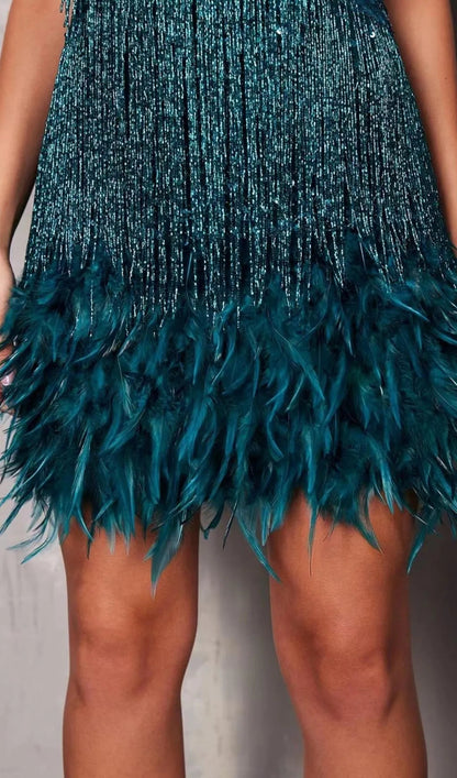 Robe courte pour femme à fines bretelles avec franges superposées et ourlet à plumes-Mini Dress-Gigié