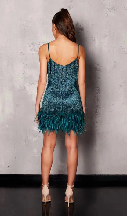 Robe courte pour femme à fines bretelles avec franges superposées et ourlet à plumes-Mini Dress-Gigié